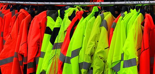 İşyerinde Sağlık ve Güvenlik Uygulamaları: Kaliteli İş Kıyafetleri Neden Önemlidir?